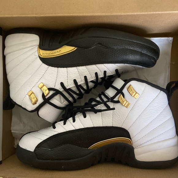 Jordan Retro 12 Size 5Y - Picture 3 of 6